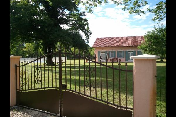 Ancienne ferme restaurée sur un grand airial avec piscine sécurisée, dans un environnement calme et naturel. Capacité 10 personnes, Parentis-en-Born - photo 4