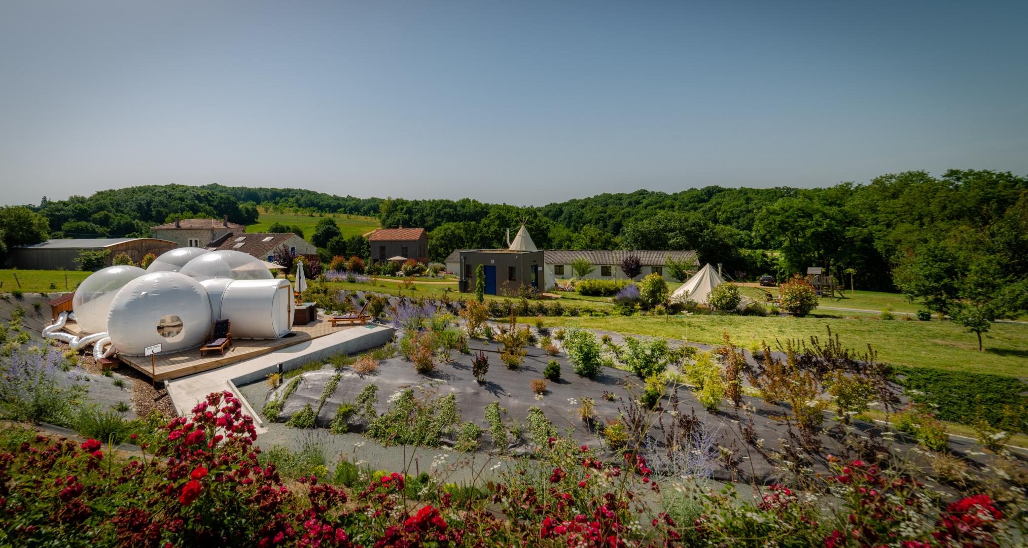 Domaine Roccas - Cabanes perchées, tipi et dômes