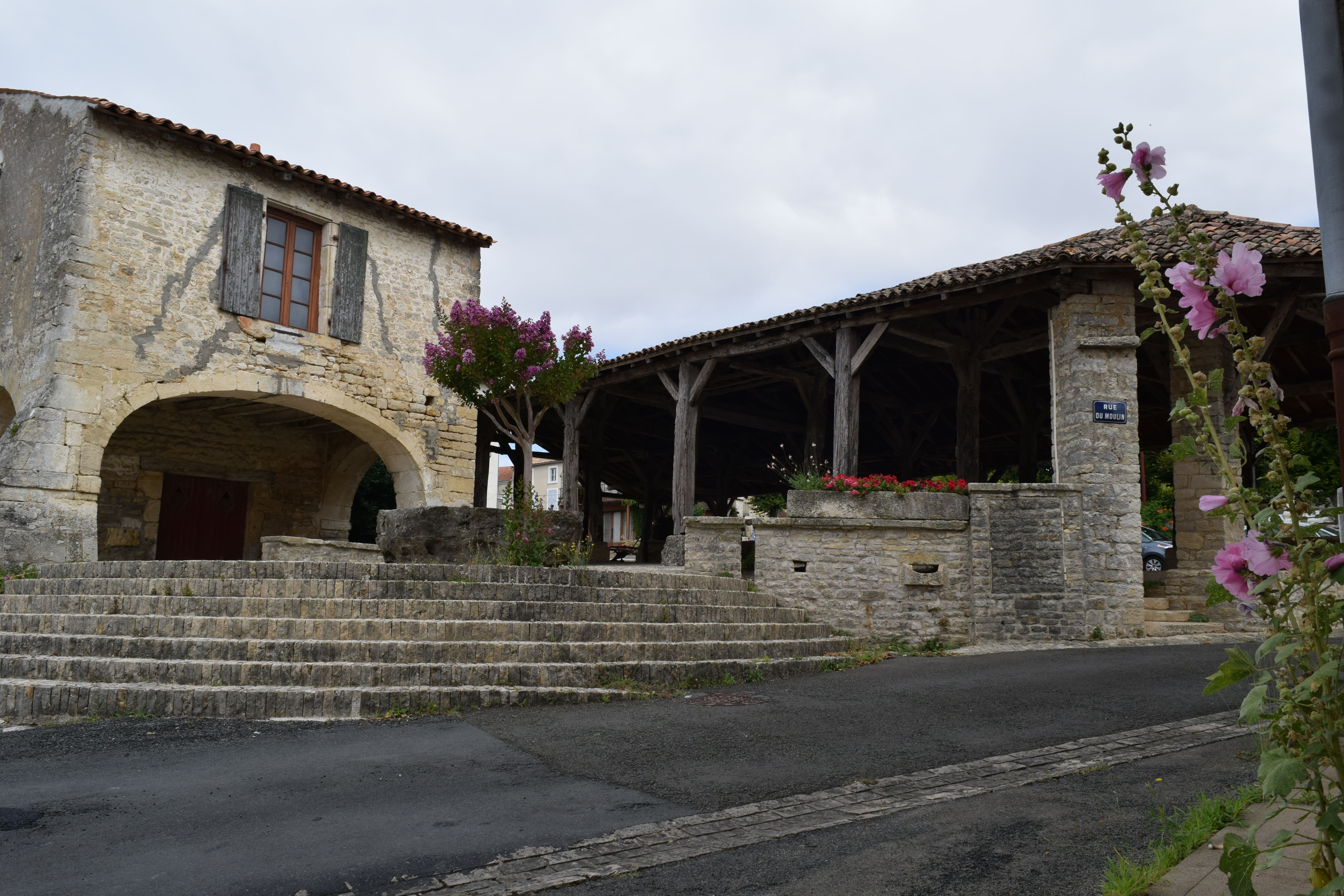 Halle de Pamproux, Pamproux