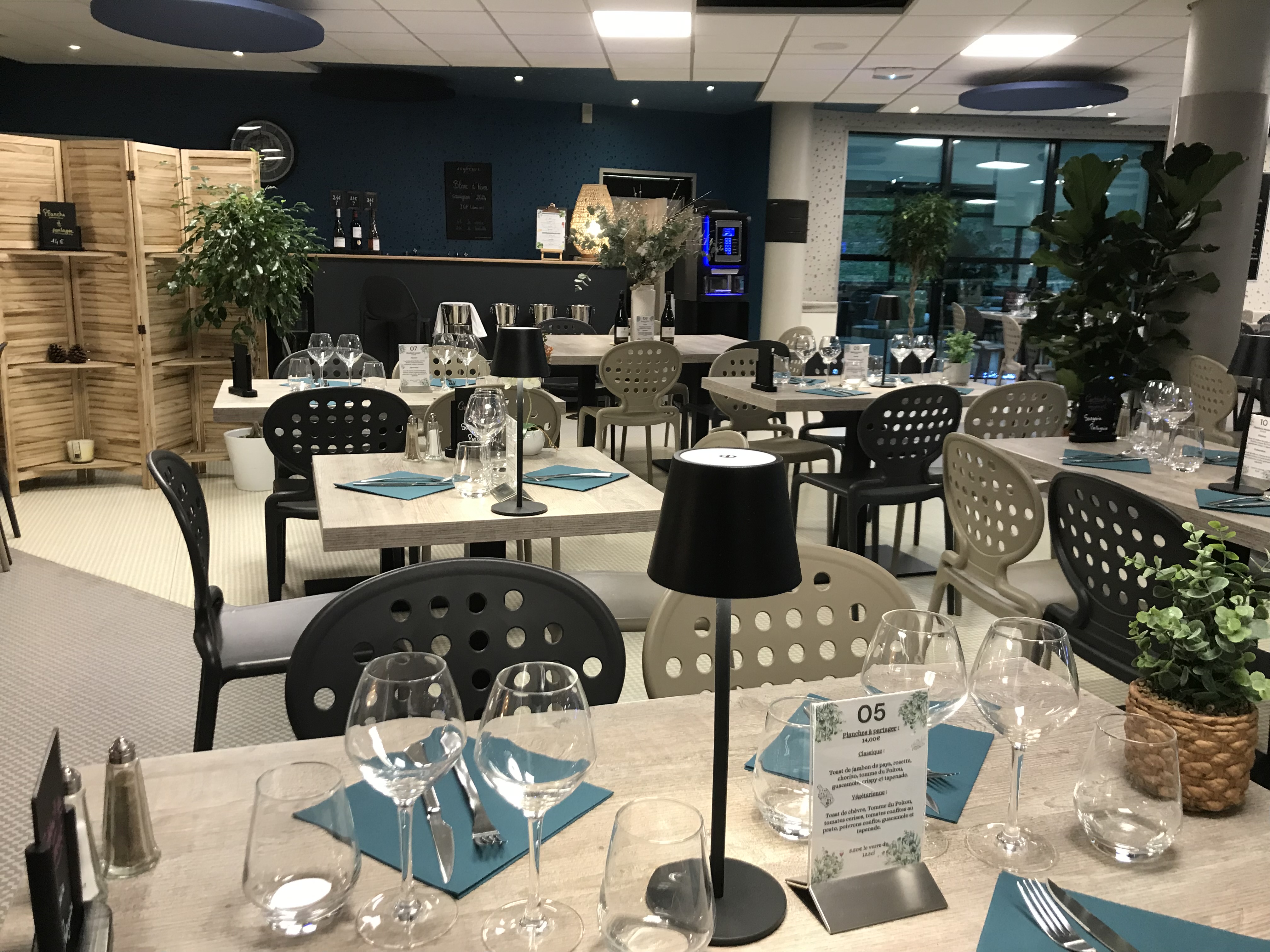 Hôtel Kyriad Poitiers Jules Verne Futuroscope - photo 4