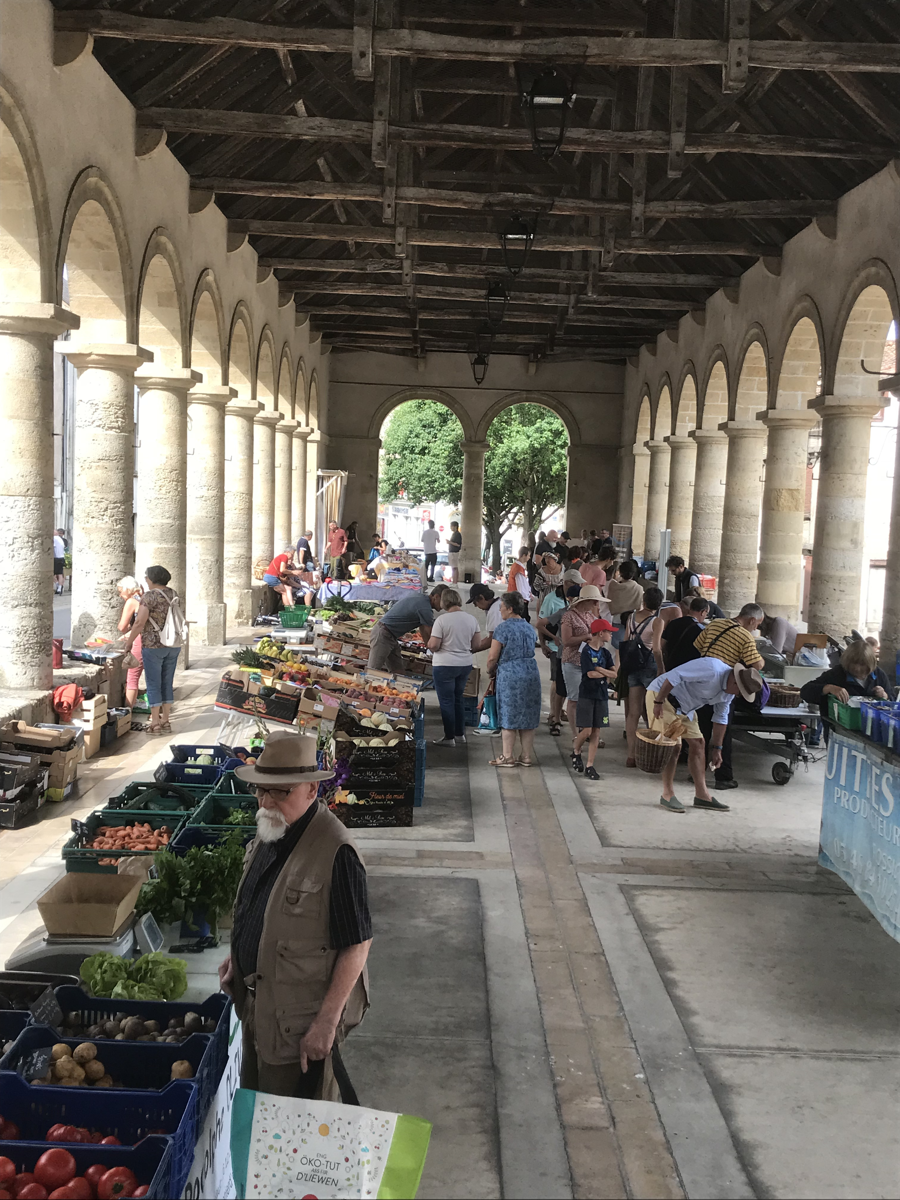 Marché hebdomadaire d'Airvault (samedi matin)