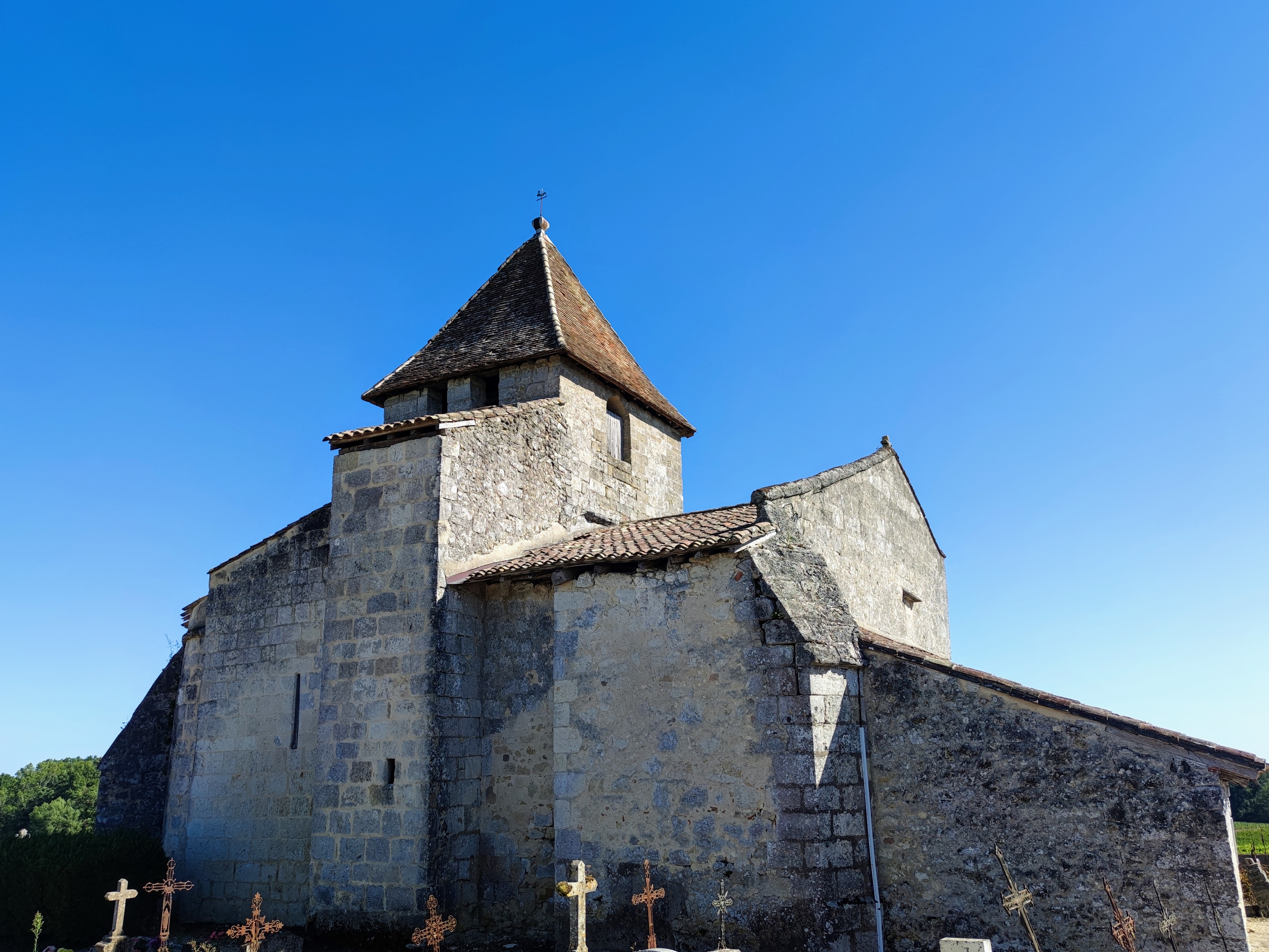 Église Saint-Pierre, Les Salles-de-Castillon