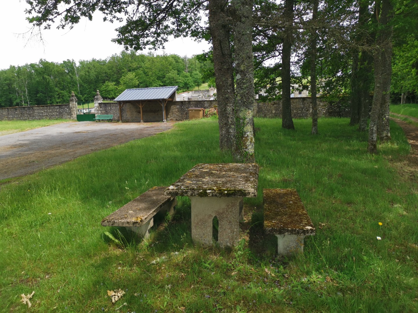 Aire de pique nique de Saint Hilaire Château - photo 2