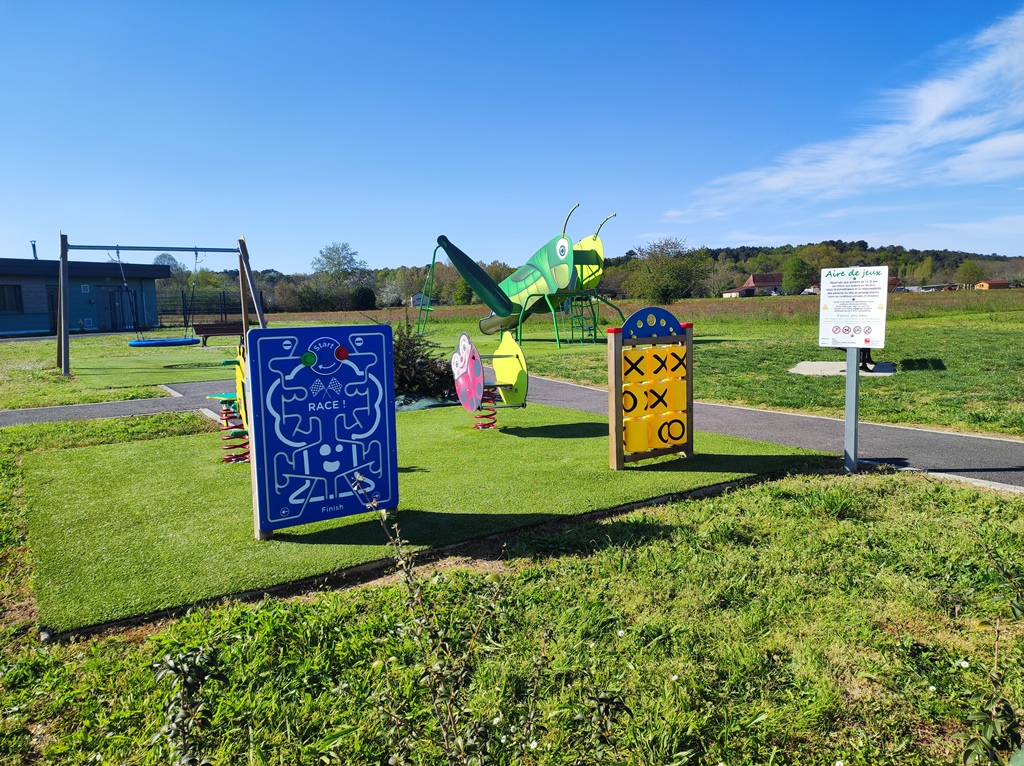 Aire de jeux de St Laurent des Hommes