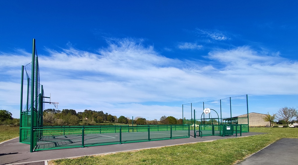 Aire de jeux de St Laurent des Hommes - photo 3