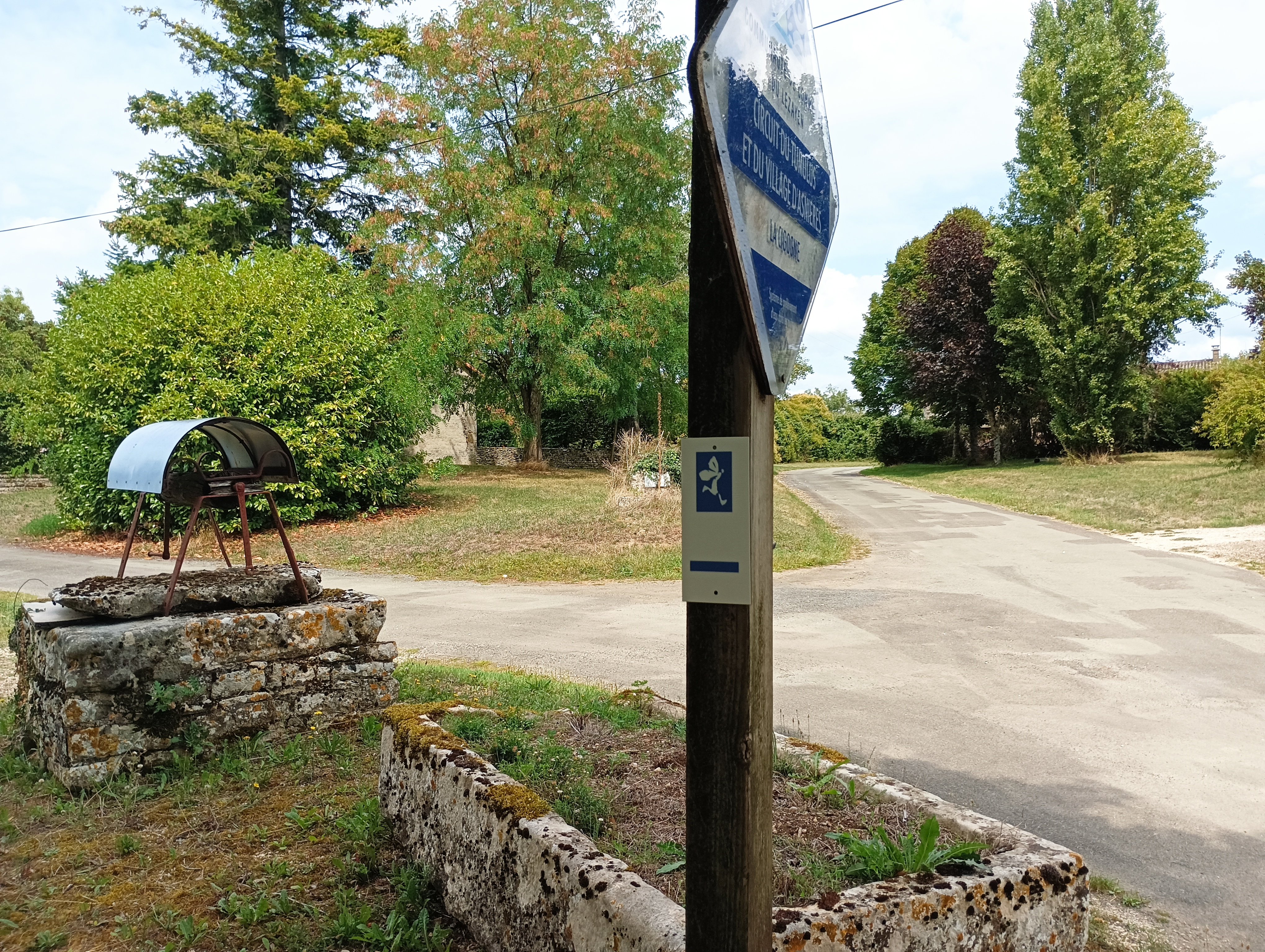 Vieilles pierres et champs de couleur - Bonneuil, Sainte-Soline