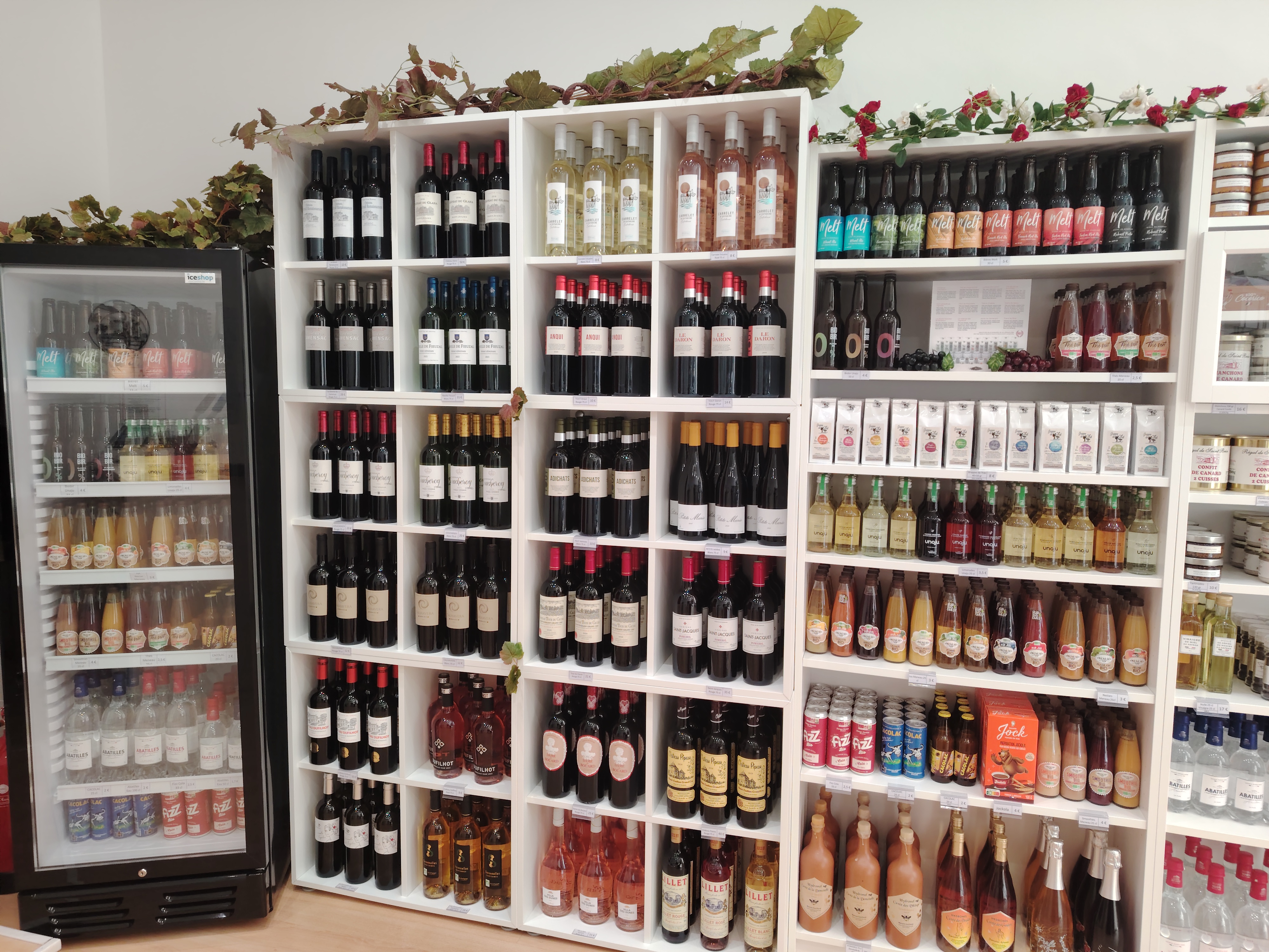 Bordeaux Local Tourist Shop — photo 2