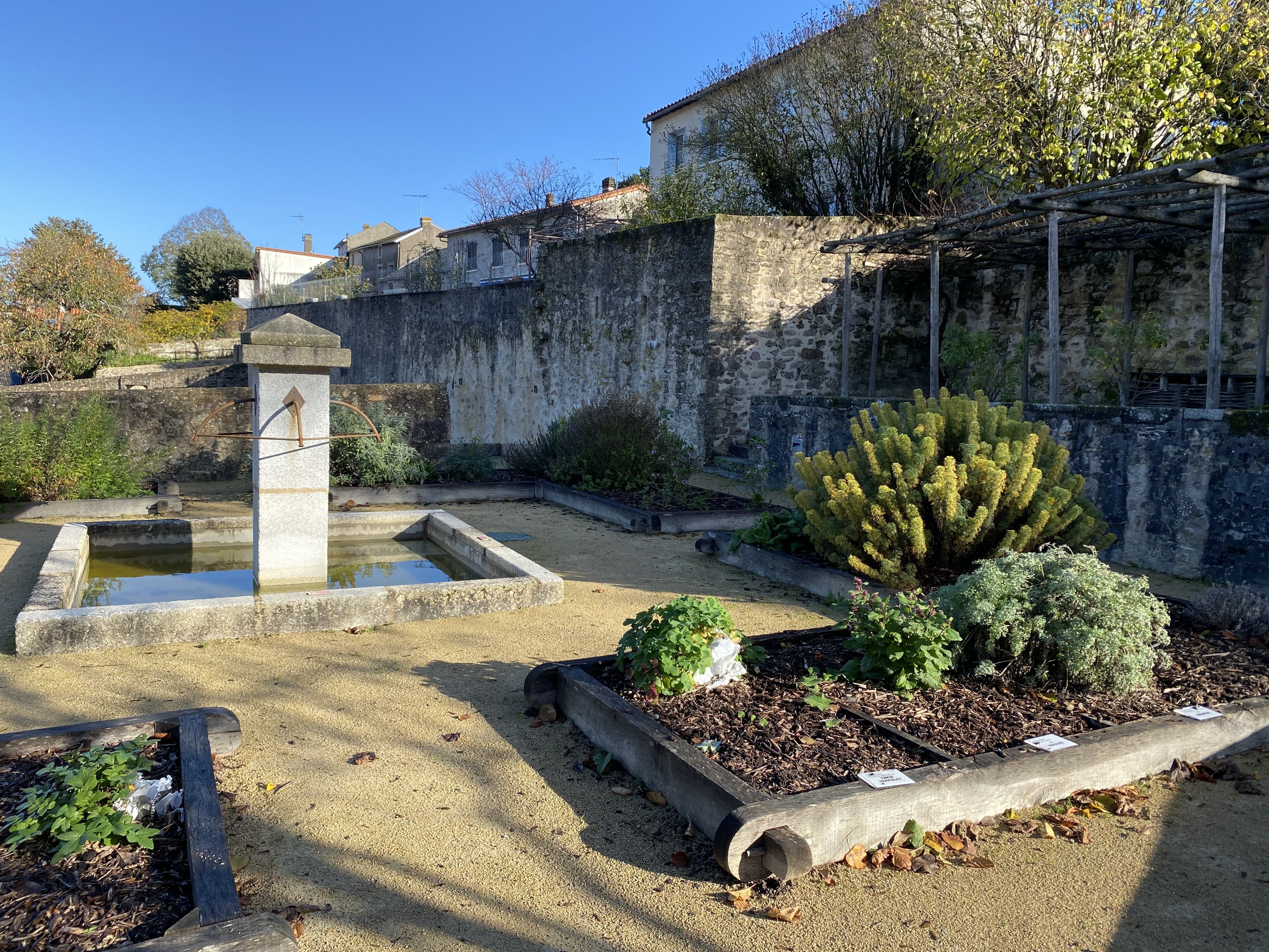 JARDIN FÉROLLE, Parthenay - photo 5