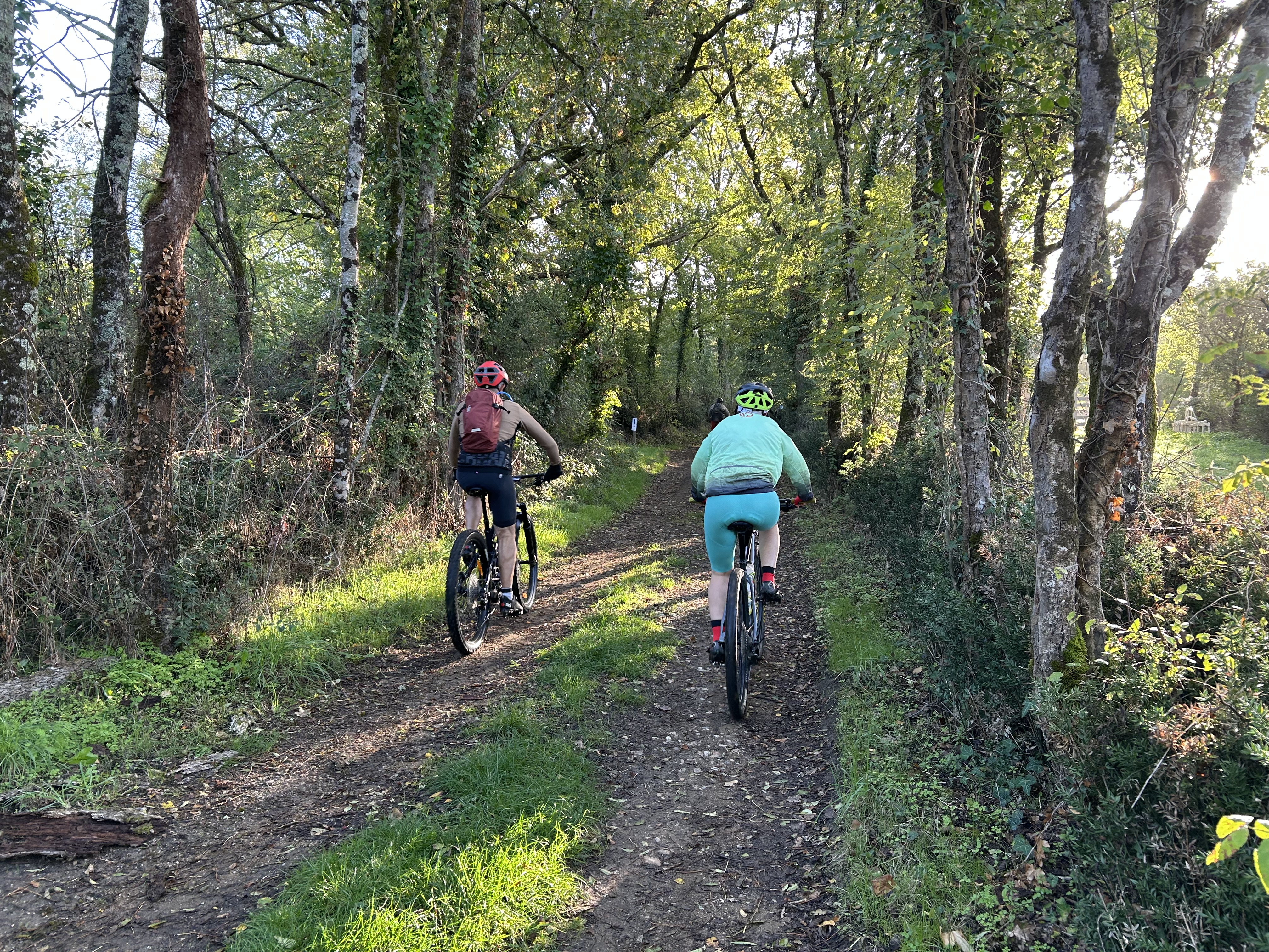 Circuit FFCT Boucle des châteaux CPA Lathus, Lathus-Saint-Rémy - photo 2