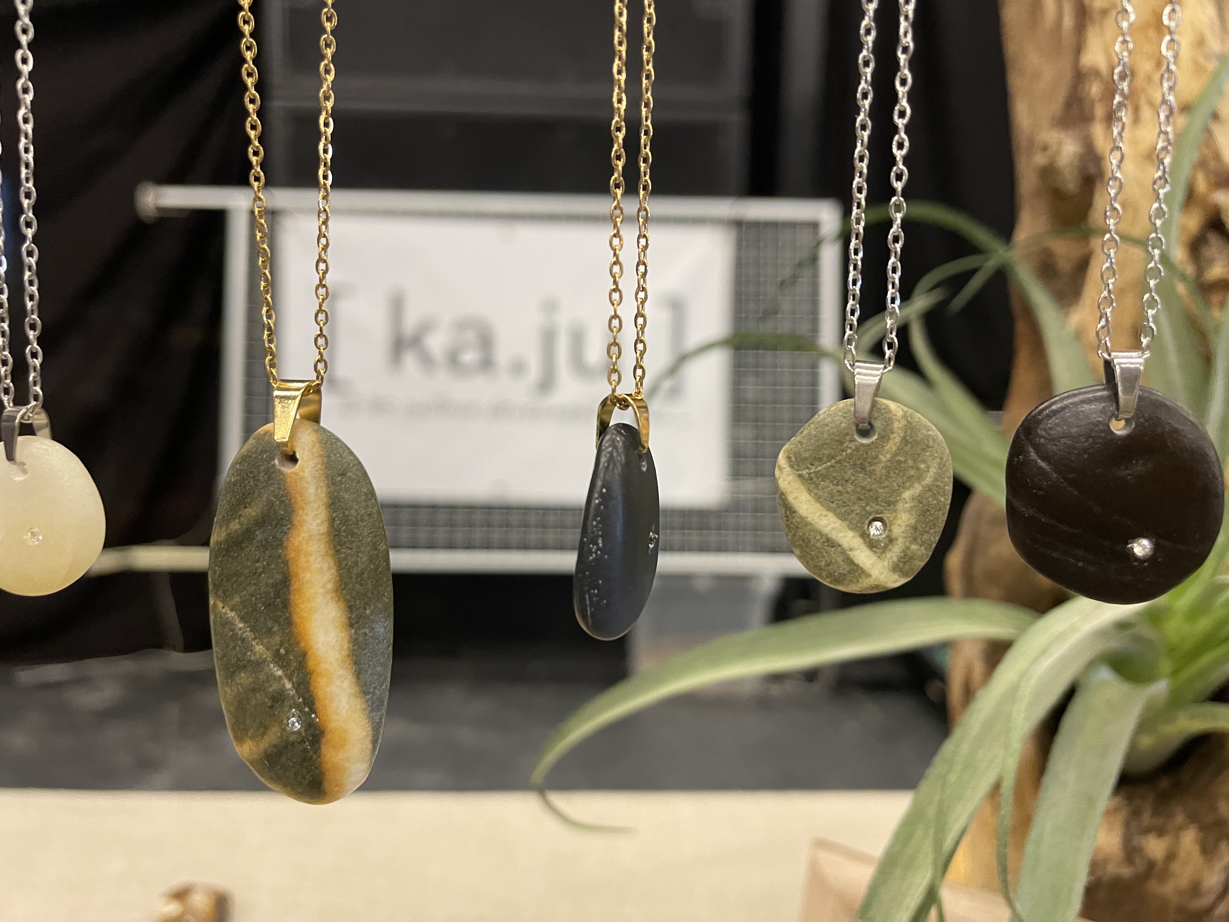 Création artisanale de bijoux en pierre [KA.JU]