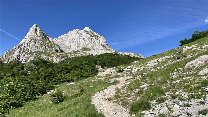 N°51 Cabane et Lac de Lhurs