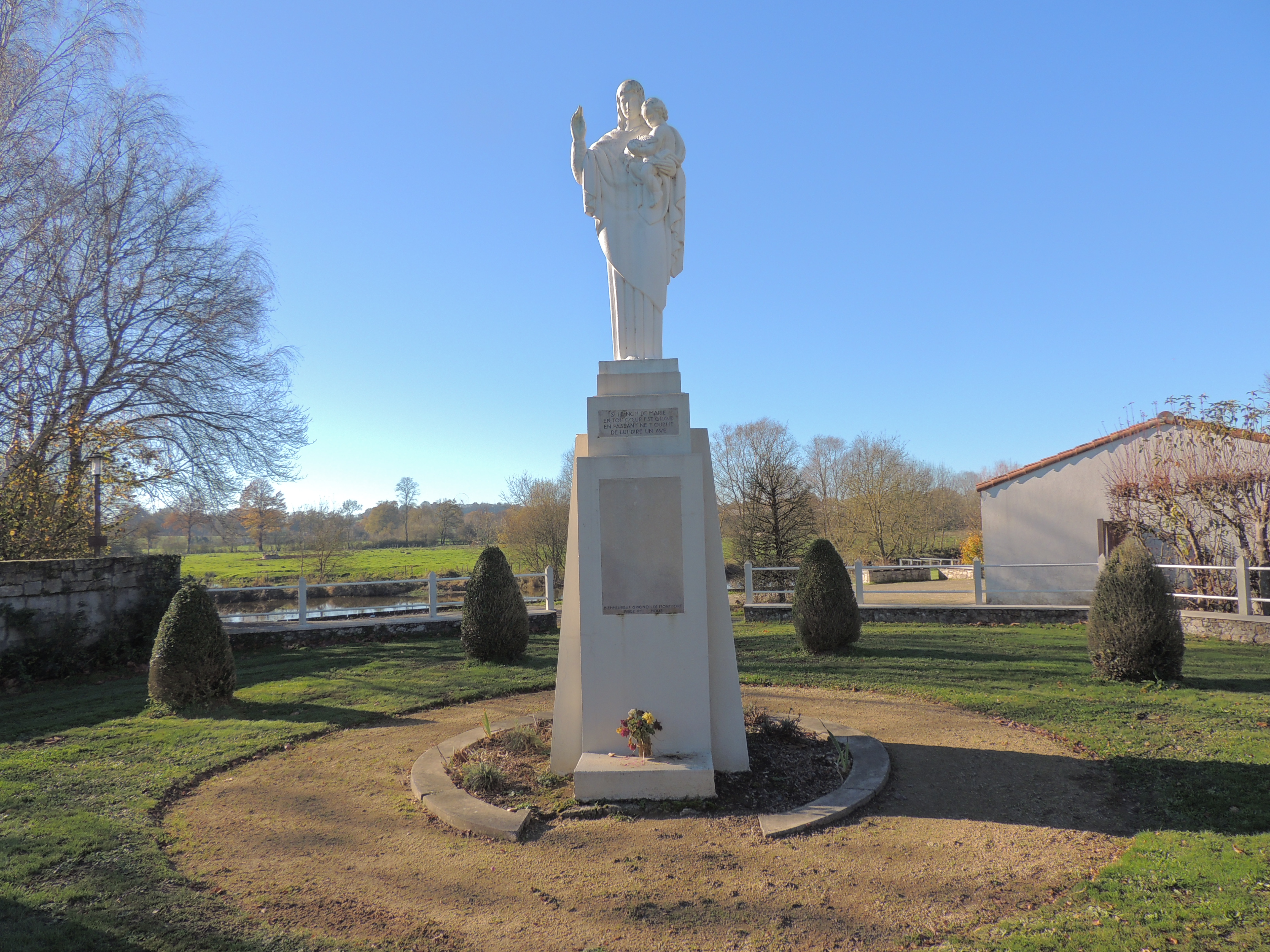 Saint-Amand-sur-Sèvre : circuit n°1, Le tour du bourg avec explications de l'histoire et du patrimoine, Saint-Amand-sur-Sèvre - photo 4