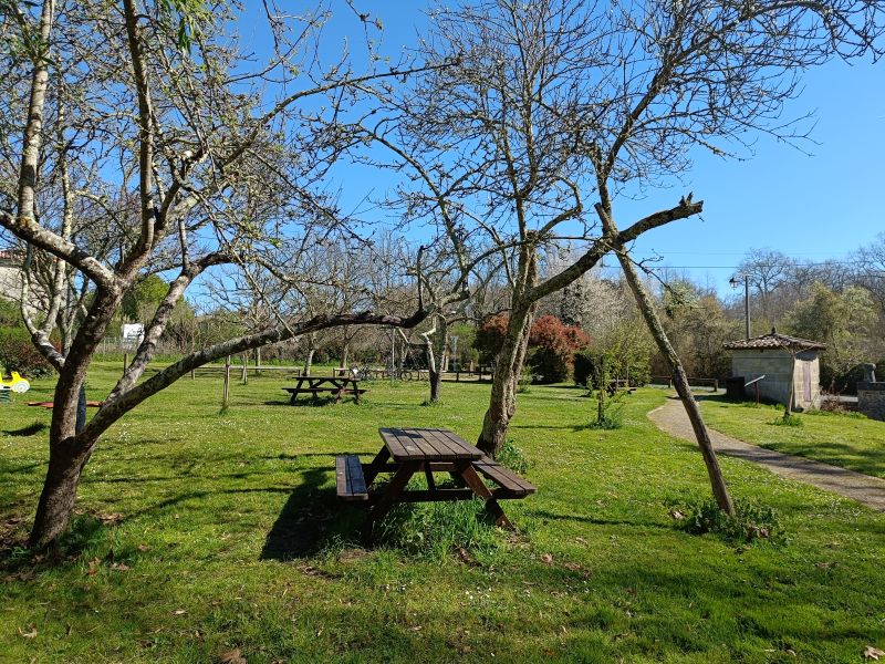 Aire de pique-nique et aire de service vélos de l'Arboretum d'Uzeste - photo 2