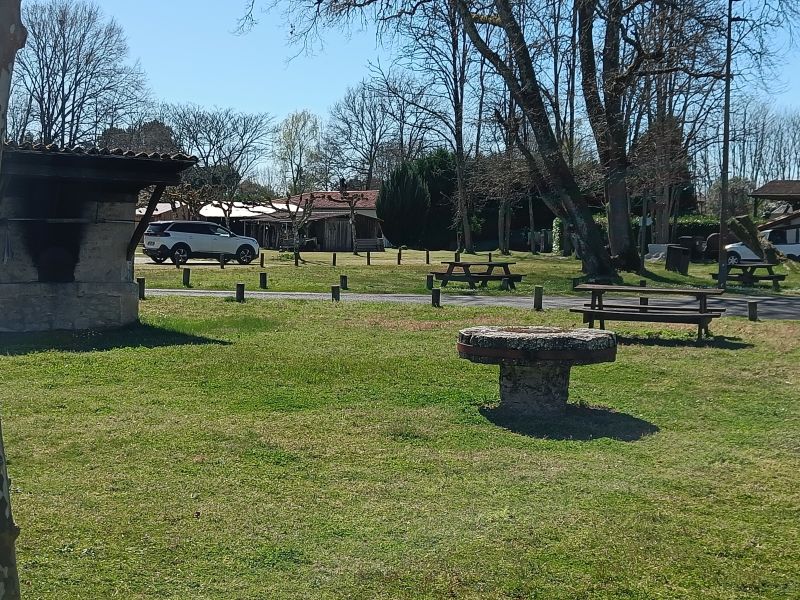 Aire de pique-nique de Saint-Léger-de-Balson - photo 3