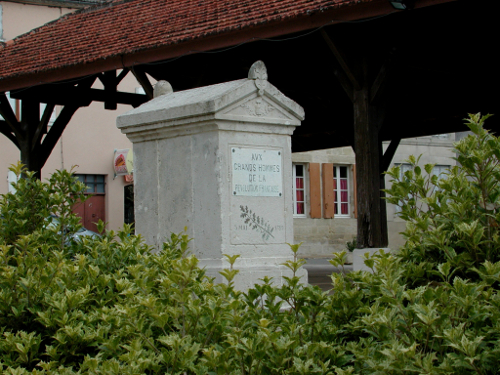 Castelnau-sur-Gupie, dans les coteaux de Garonne