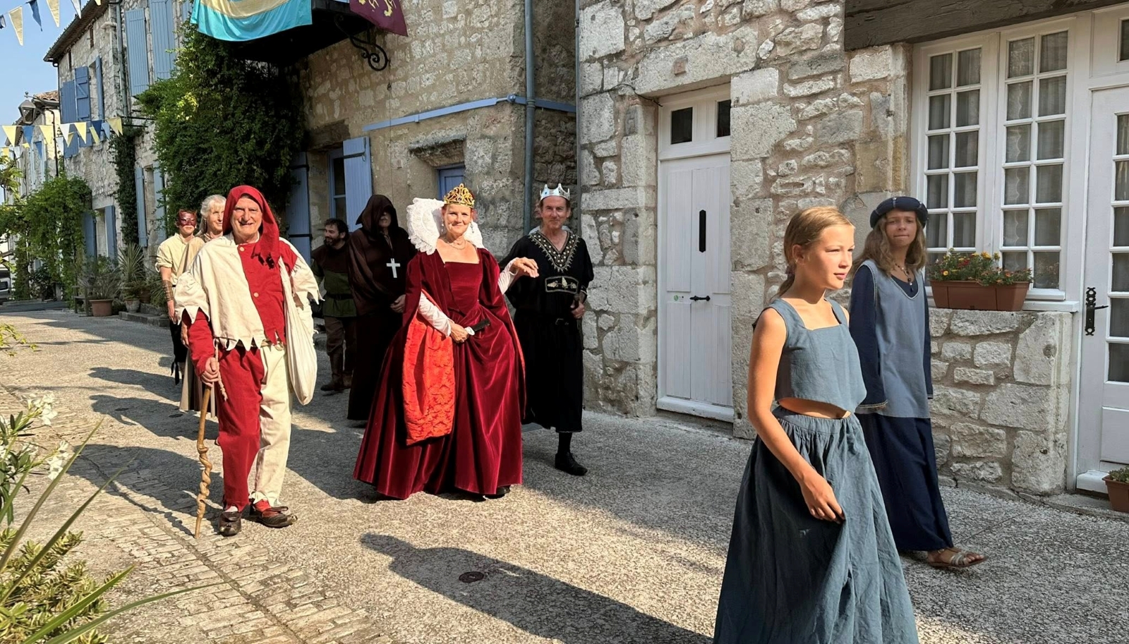 Visite Spectacle de Janouille aux Médiévales de Monflanquin