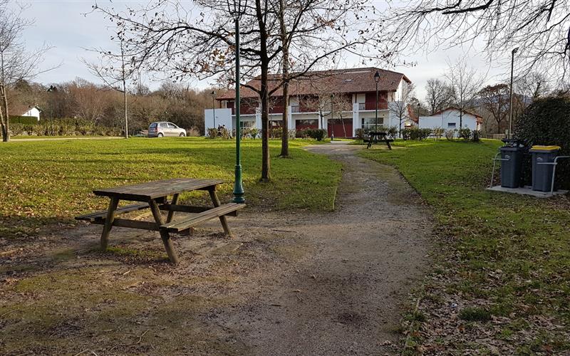 Aires de pique nique dans le bourg