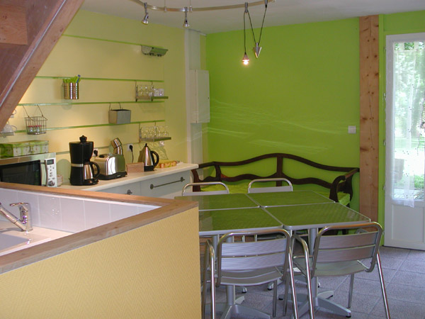 Au Grillon Dort, Moustey