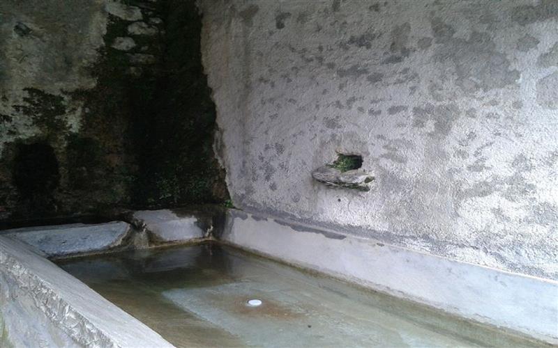 Lavoir du village d'Aas