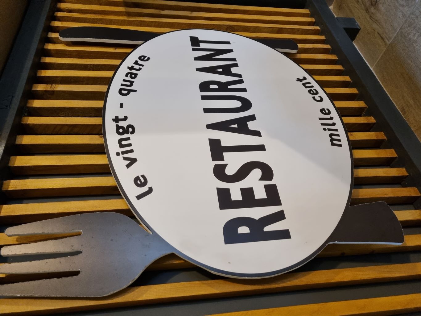 Le vingt-quatre mille cent