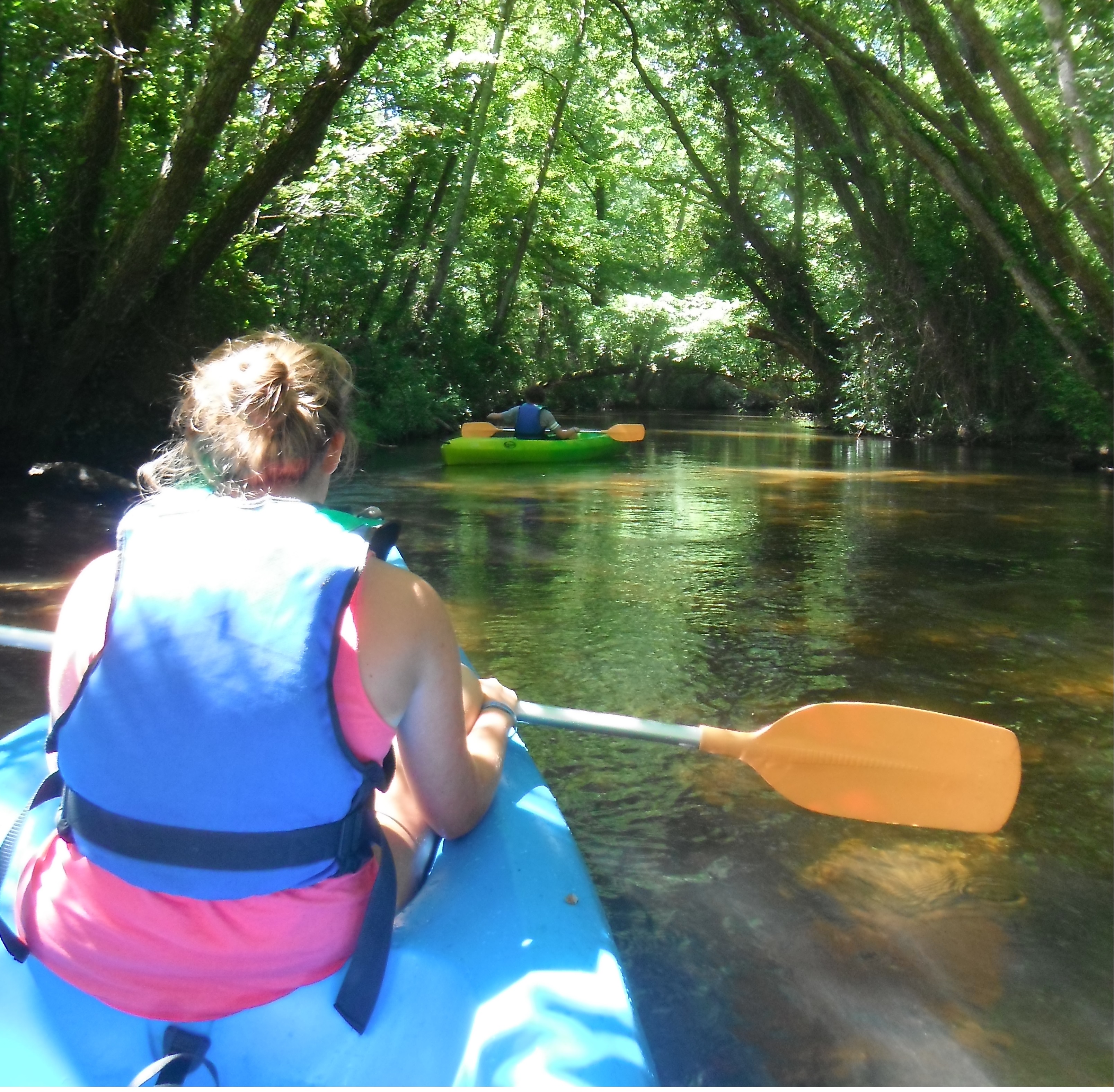 Canoë surfing