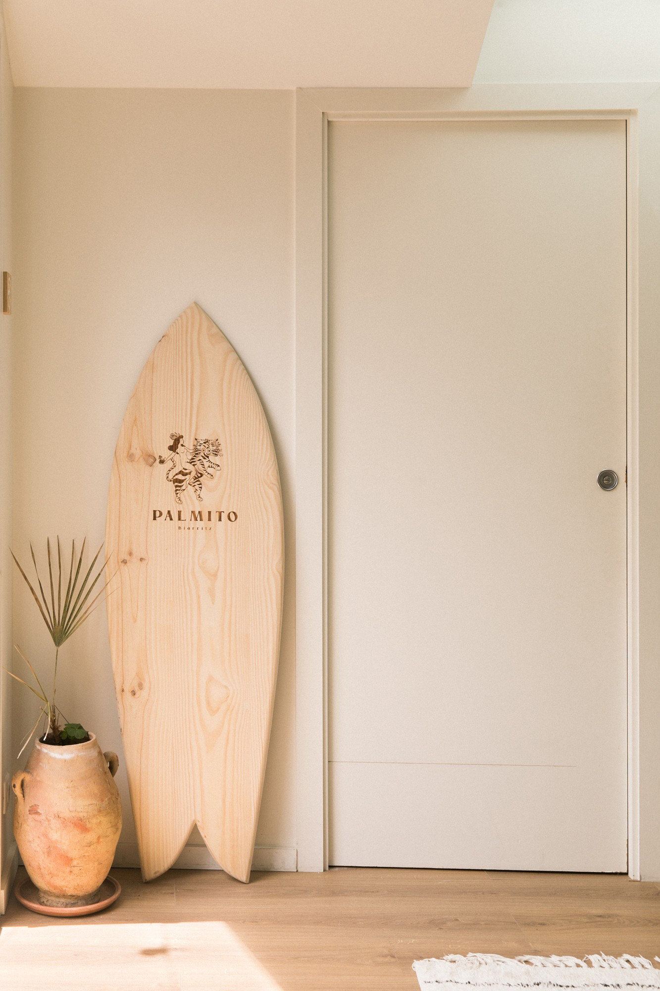 Atelier Little Anana – Design, mobilier artisanal et fabrication de planches de surf