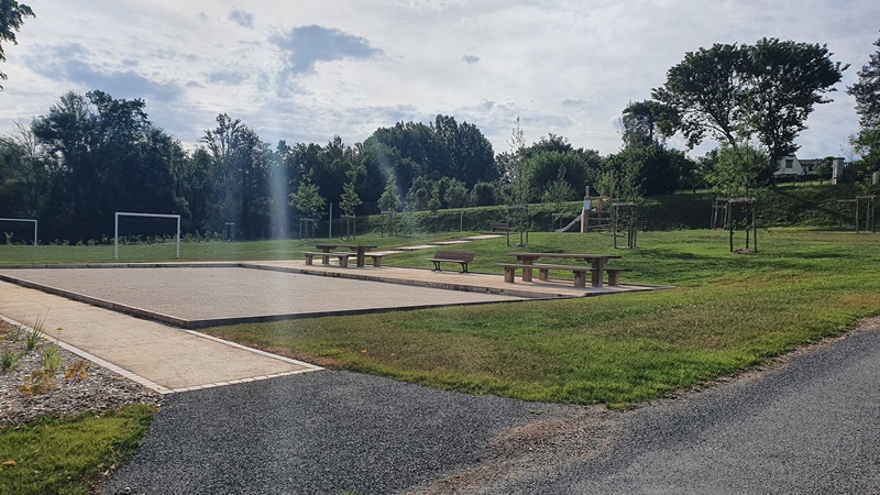 Aire municipale de stationnement de La Rochebeaucourt