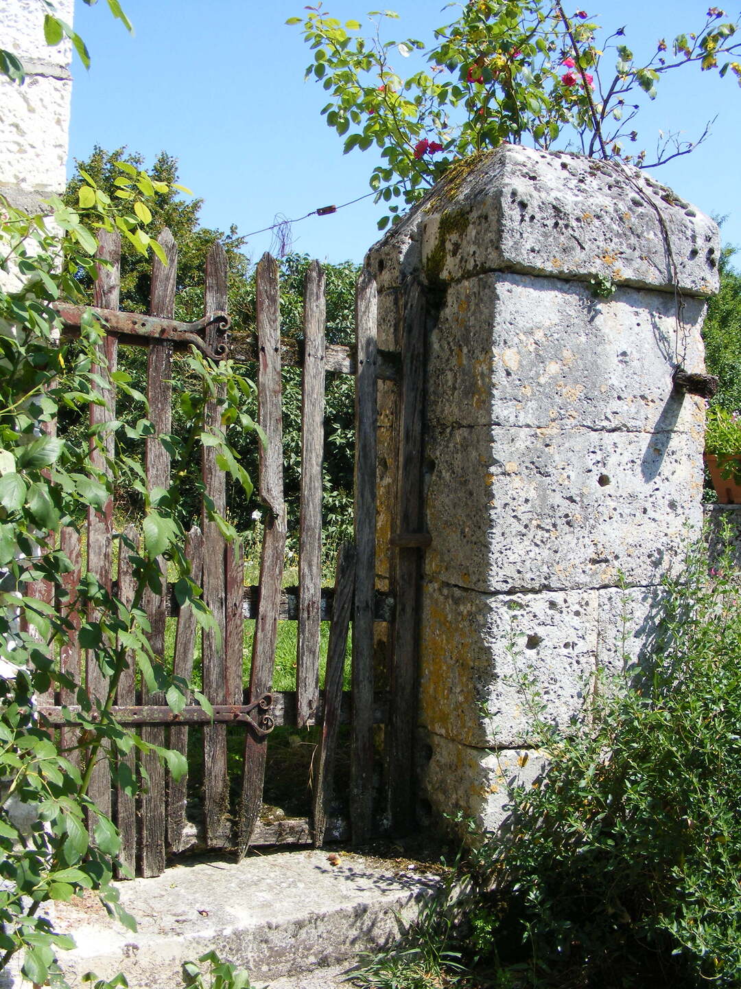 Arrêt sur Village - LA TOUR BLANCHE - photo 2