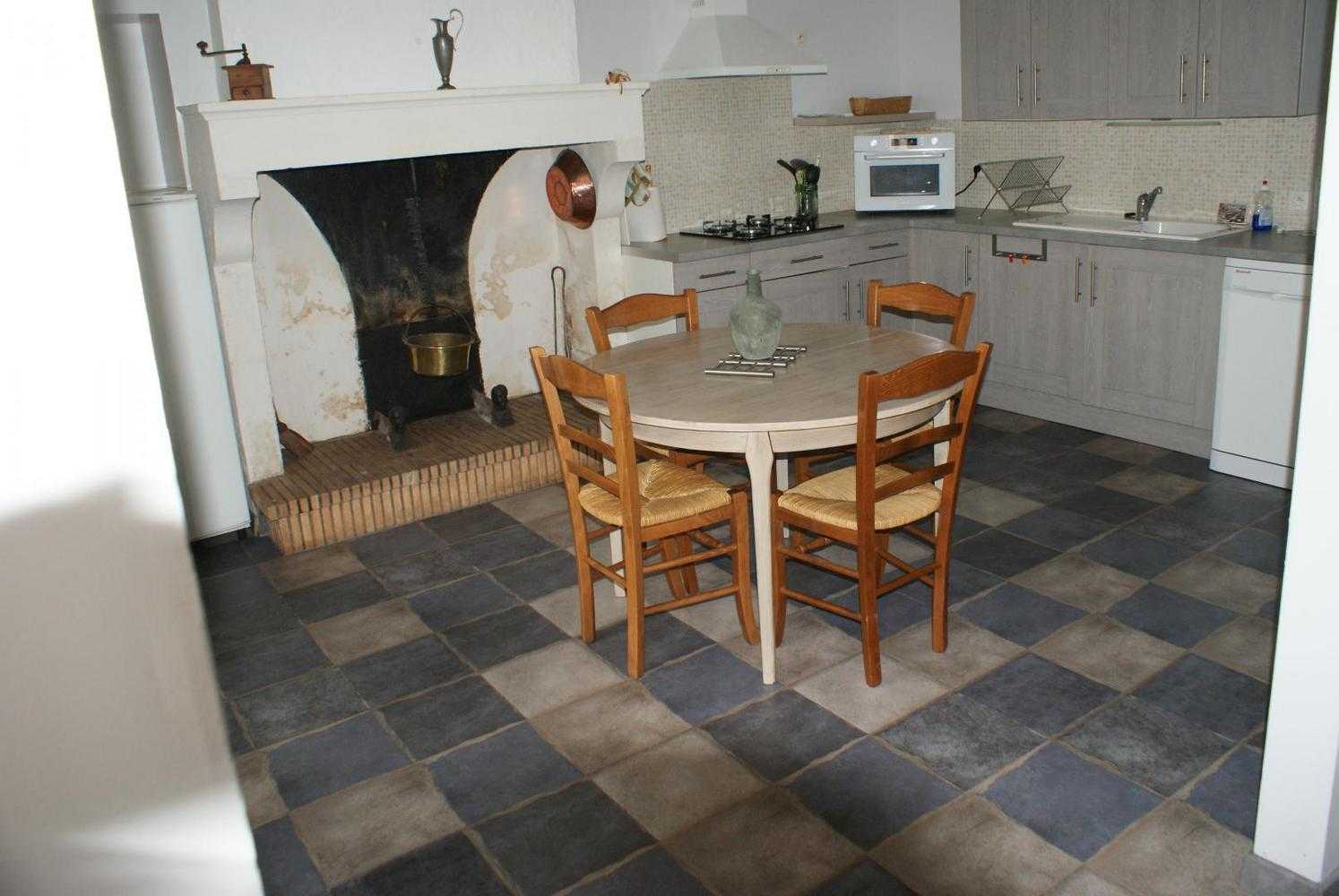 La Glycine (G 755), Chauray