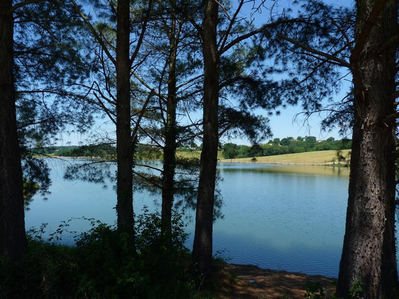SERRES-CASTET : tour du lac
