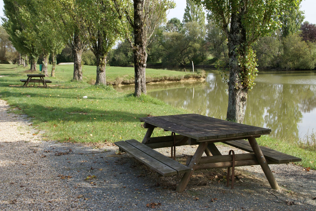 Aire de pique-nique Lac de Saint-Martial