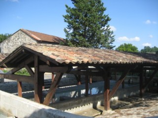 Fontaine-lavoir du bourg d'Illats