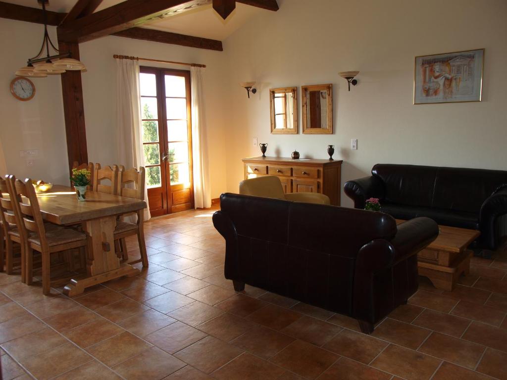 Domaine Les Pins - Gîte Le Chêne, Nanthiat