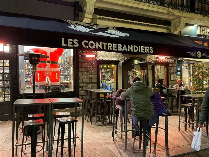 Les Contrebandiers 