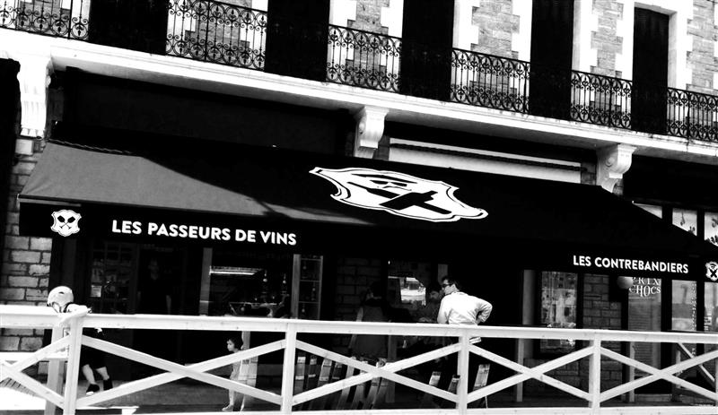 Les Contrebandiers 