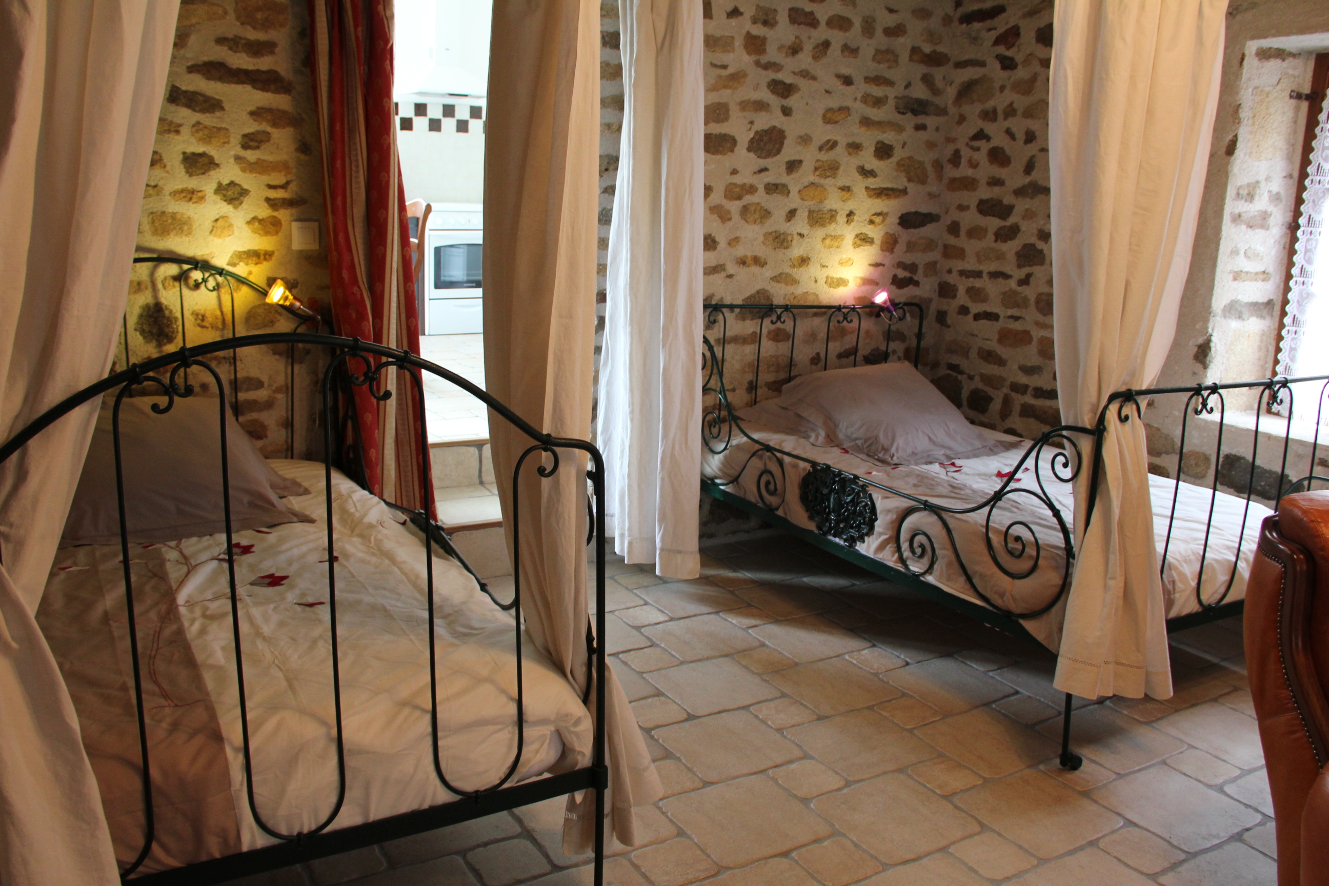 Gîte de grande capacité avec piscine, Glénic - photo 10