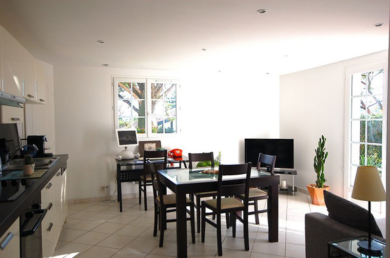 Agence Acotztarra 240-2010-00706