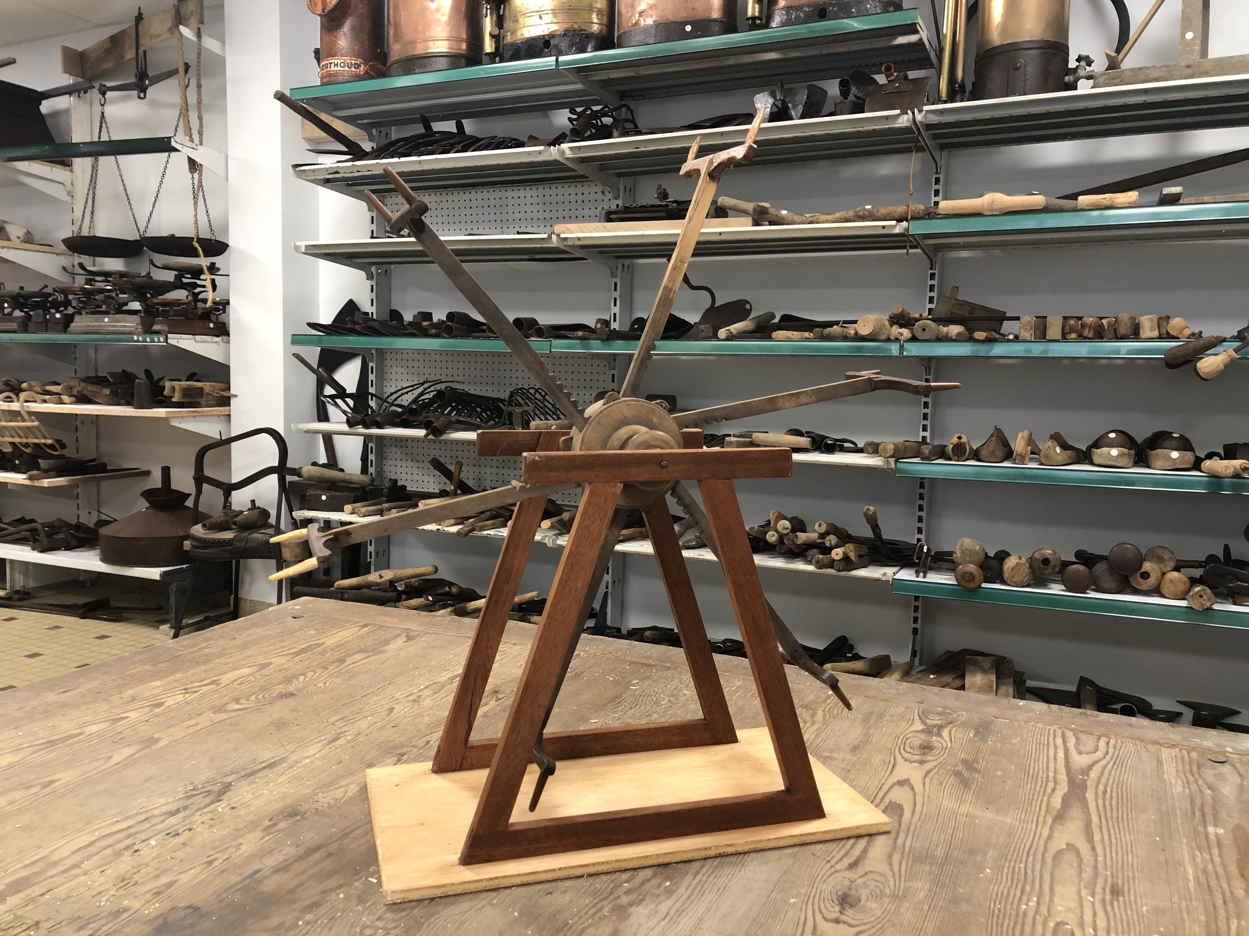 Musée Institution Collective Artisanale Divers Outils : M.I.C.A.D.O