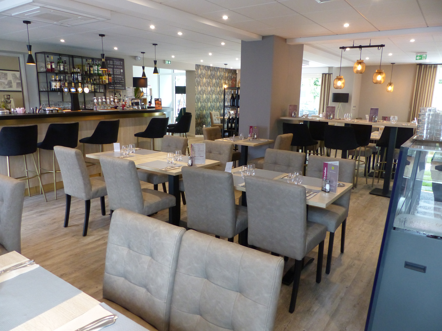 Salle de réception et réunion à l'Hôtel restaurant l'Amandier - photo 3