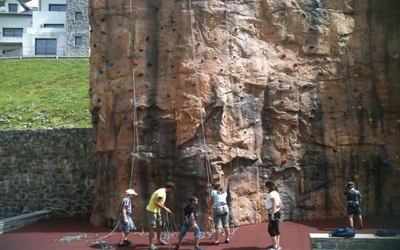 Mur d'escalade extérieur