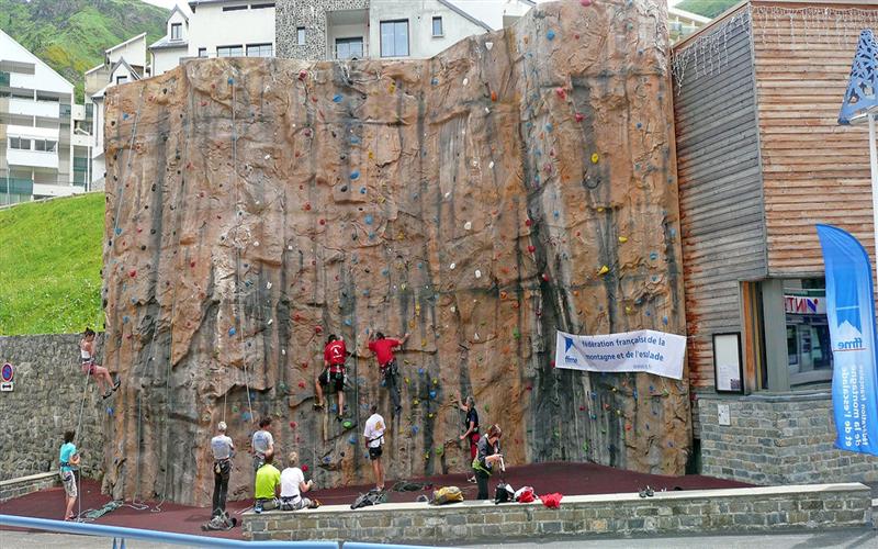 Mur d'escalade extérieur