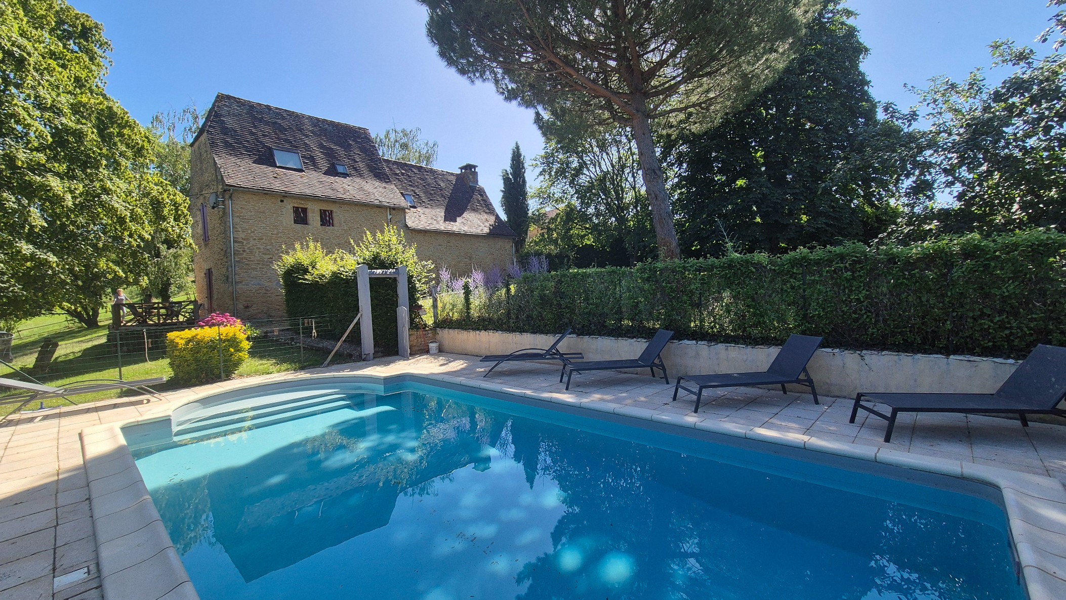 Maison Rouge avec piscine privée au nord de Sarlat