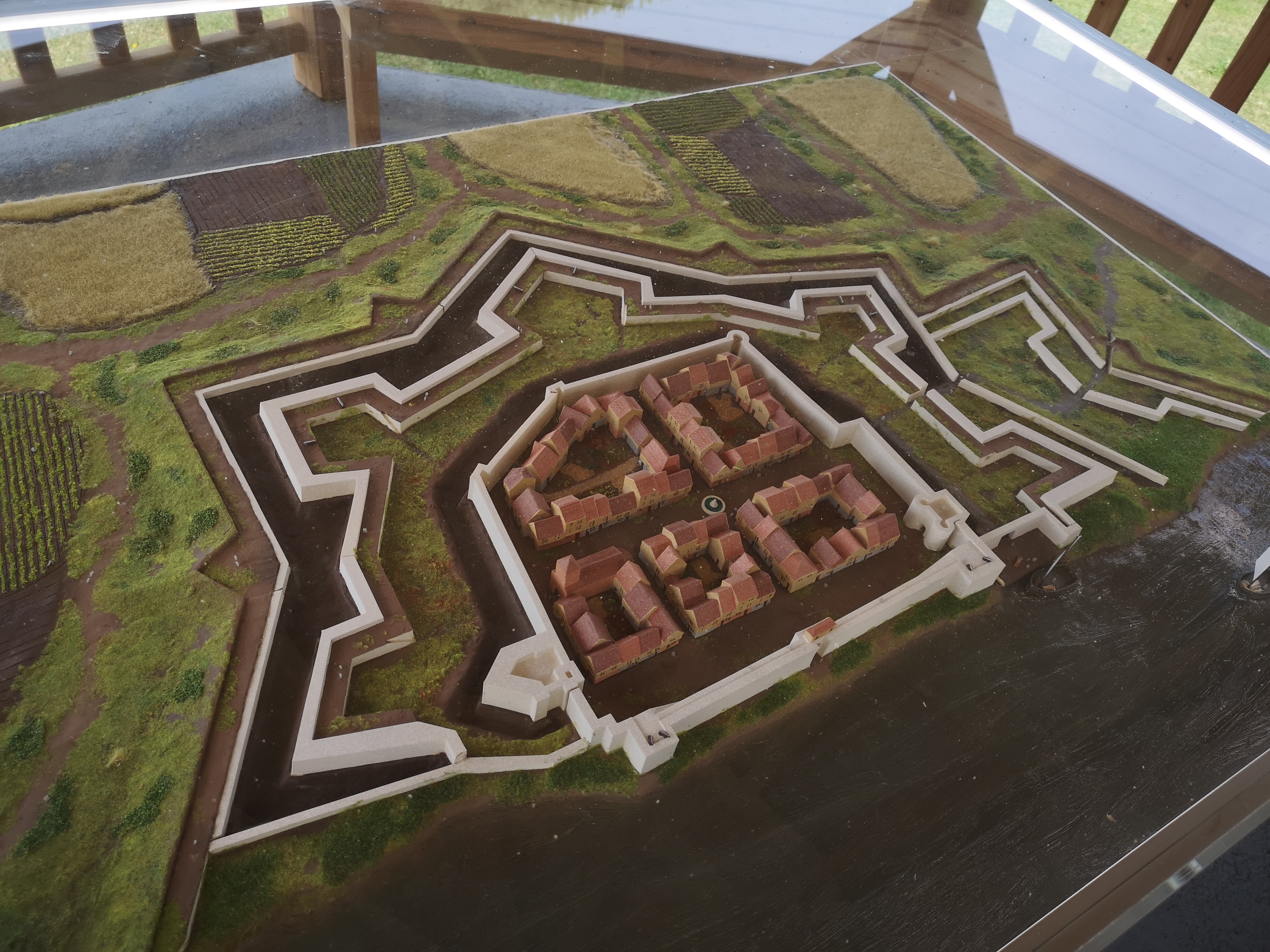 Kiosque et maquette historique de la place forte de Garonne, Monheurt - photo 2