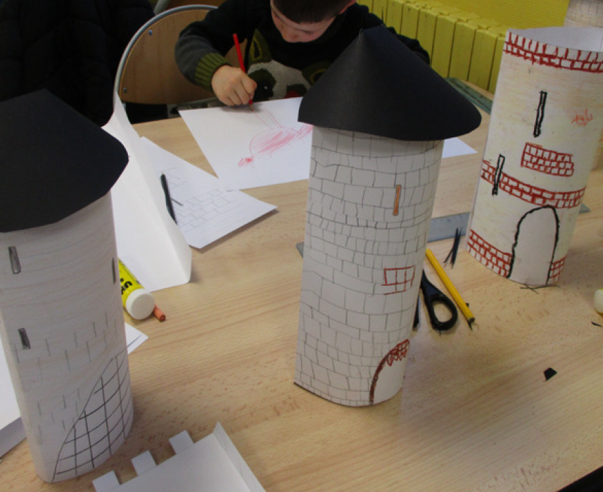 Atelier ARCHIPAT 6/12 ans "SAISON : À L’ASSAUT DU MOYEN ÂGE" : Visite médiévale