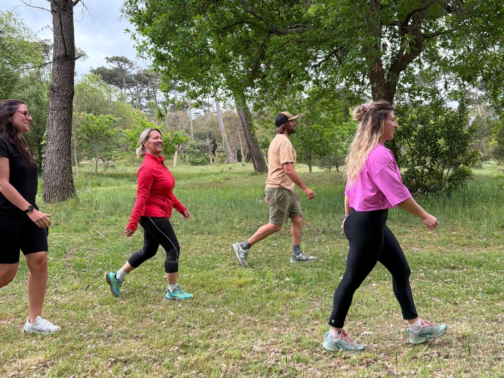 Marche sportive en forêt — visuel événement