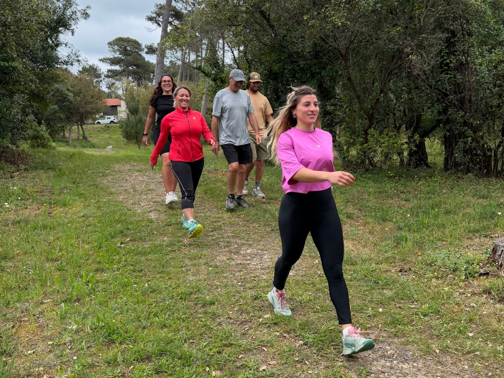 Marche sportive en forêt — visuel événement