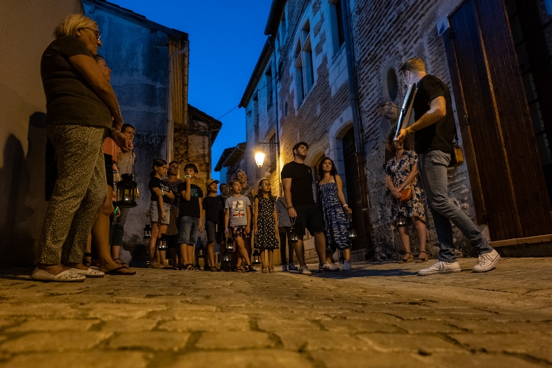 Marmande à la lanterne