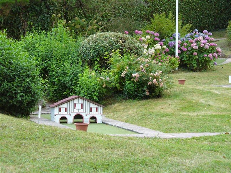  Mini Golf Larroinia