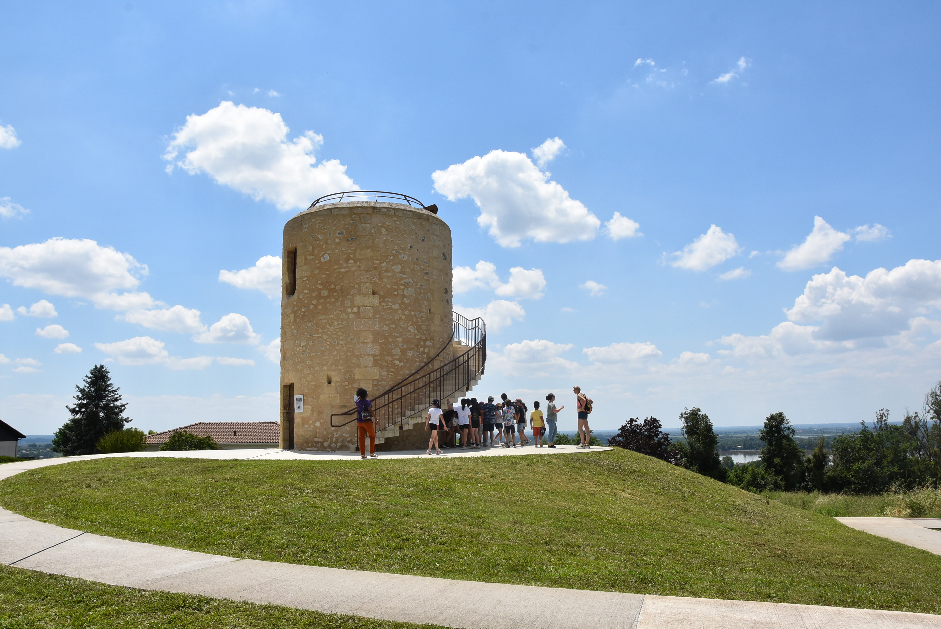 Les Moulins de Montalon et leur stèle, Saint-André-de-Cubzac