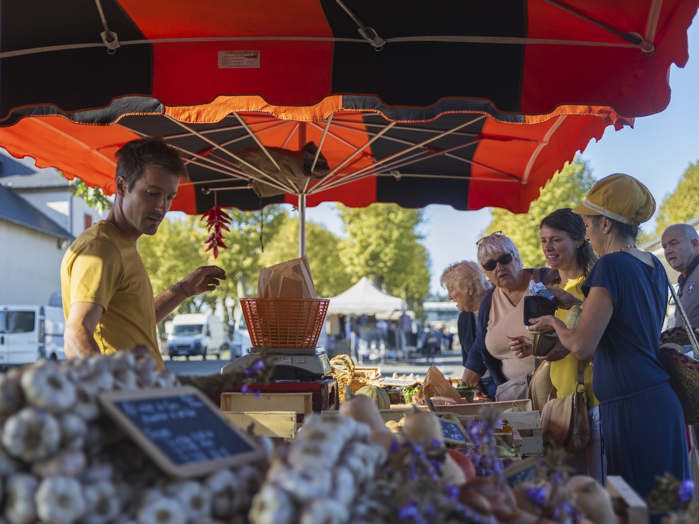 Le stand « tourisme & loisirs" Coteaux Béarn Madiran s’invite au marché !